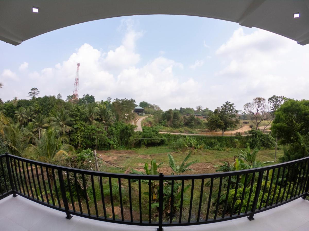 Pinnawala Elephant Front View Hotel Rambukkana المظهر الخارجي الصورة